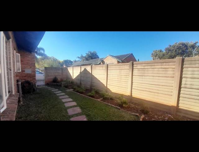 2 BEDROOM TOWNHOUSE FOR SALE IN ROOIHUISKRAAL NORTH